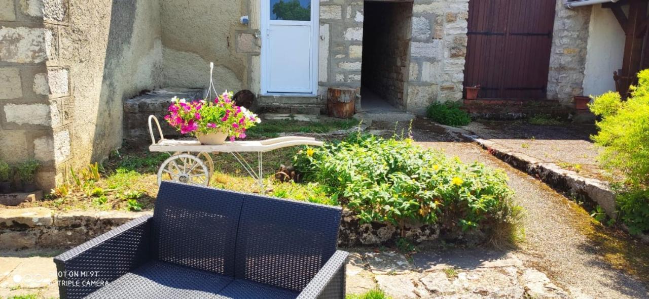 Maison De Charme Avec Jardin Cousance Exterior photo