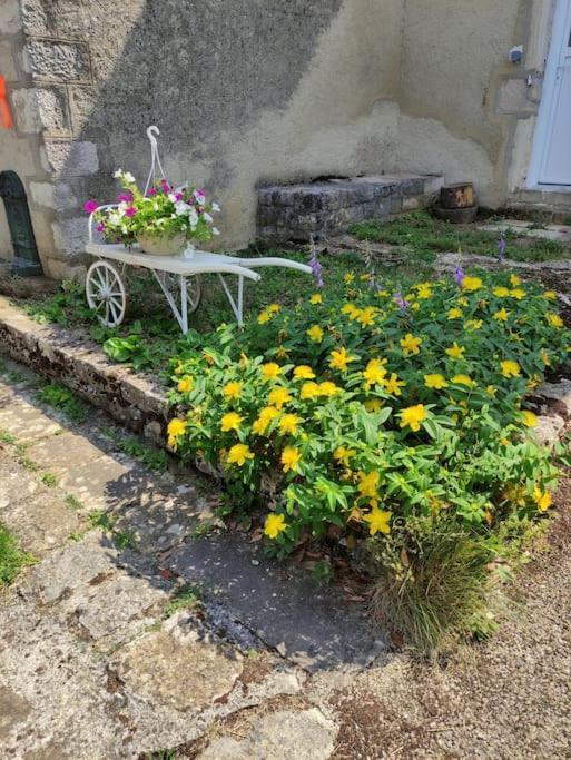 Maison De Charme Avec Jardin Cousance Exterior photo